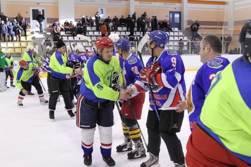 На лед в Горках вышли военнослужащие. Фоторепортаж