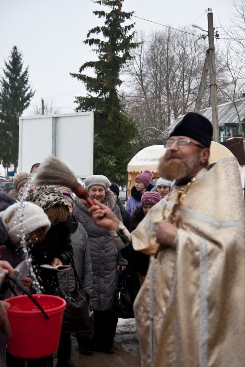 В обновленном Кагальном колодце освятили воду