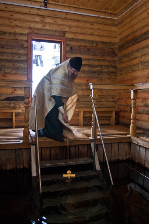 В обновленном Кагальном колодце освятили воду