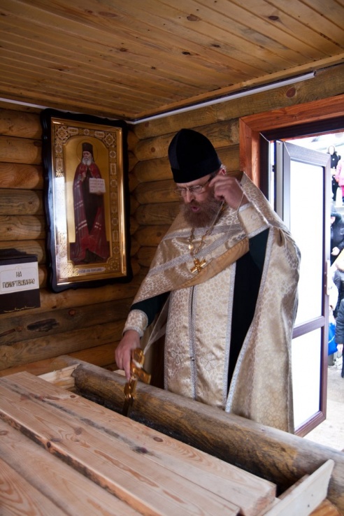 В обновленном Кагальном колодце освятили воду