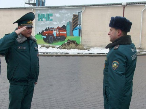 В Барановичах министр по чрезвычайным ситуациям Республики Беларусь наградил спасателей