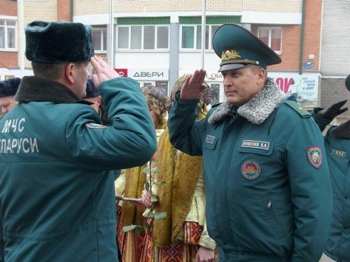 В Барановичах министр по чрезвычайным ситуациям Республики Беларусь наградил спасателей