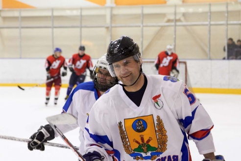 Горкам остается ждать ответной игры