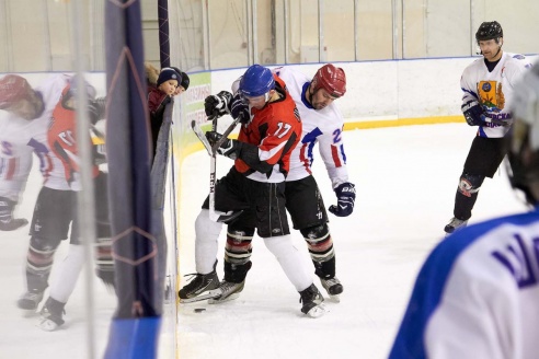 Горкам остается ждать ответной игры