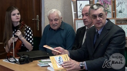 Поставские краеведы подарили глубокской библиотеке свои книги (ФОТО, ВИДЕО)