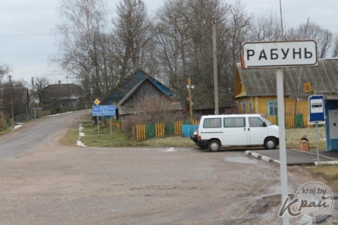 Староста деревни в Вилейском районе вышивает крестиком, болеет за «Ливерпуль» и гоняется за Азаренко (ФОТО)