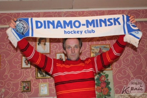 Староста деревни в Вилейском районе вышивает крестиком, болеет за «Ливерпуль» и гоняется за Азаренко (ФОТО)