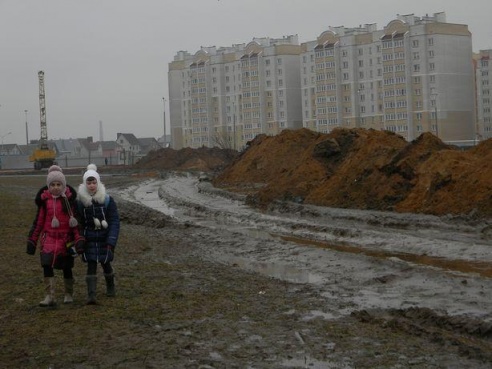 В Барановичах для строительства дома разрушили недавно оборудованные пешеходные тротуары