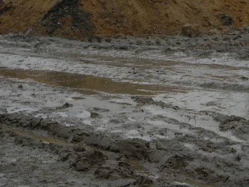 В Барановичах для строительства дома разрушили недавно оборудованные пешеходные тротуары