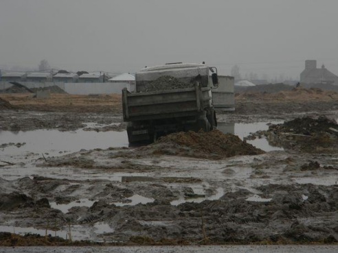 В Барановичах для строительства дома разрушили недавно оборудованные пешеходные тротуары