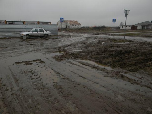 В Барановичах для строительства дома разрушили недавно оборудованные пешеходные тротуары