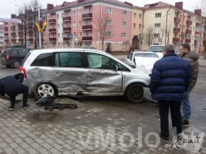 И снова авария на перекрестке у гимназии №6.