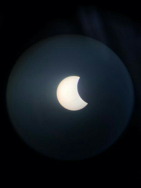 Жители Слуцка наблюдали солнечное затмение