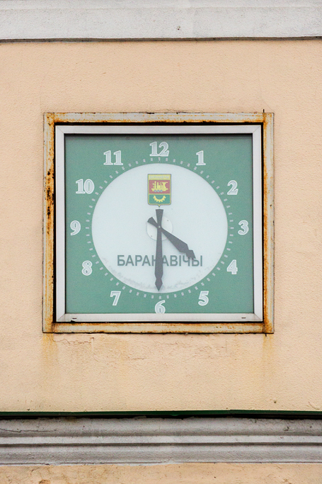 Узнай часы на фасадах барановичских зданий