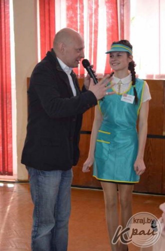 Фасовку круп на скорость и ответы на каверзные вопросы продемонстрировали будущие продавцы в Вилейке (ФОТО)