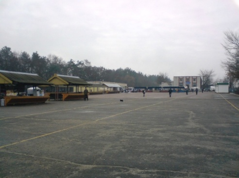 Фотофакт: пустой центральный рынок в Светлогорске 1 марта 2015 года