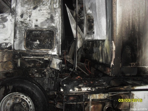 Ночью в Слуцке горела фура, предвариетльная причина пожара - поджог