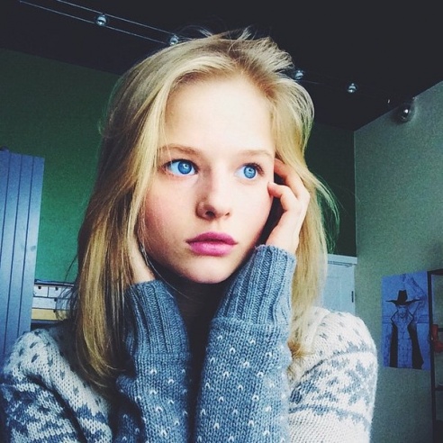 Девушка из Светлогорска, проехавшаяся голой на коне возле Кремля, рассказала про российский кинематограф, личную жизнь и политическую позицию