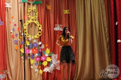 ФОТОРЕПОРТАЖ: На празднике в вилейском колледже 5 марта каждой женщине предложили кусочек торта