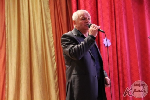 ФОТОРЕПОРТАЖ: На празднике в вилейском колледже 5 марта каждой женщине предложили кусочек торта