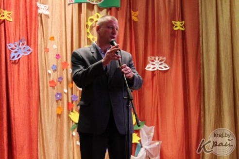 ФОТОРЕПОРТАЖ: На празднике в вилейском колледже 5 марта каждой женщине предложили кусочек торта