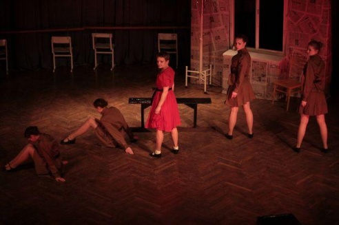 В Барановичах состоялась премьера спектакля «Фронтовичка»