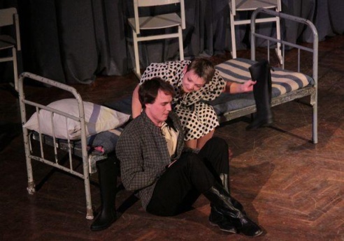 В Барановичах состоялась премьера спектакля «Фронтовичка»