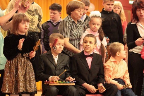 Барановичские волонтеры устроили праздник для ребят с особенностями психофизического развития