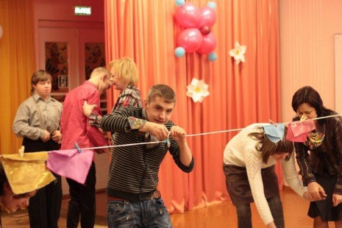 Барановичские волонтеры устроили праздник для ребят с особенностями психофизического развития