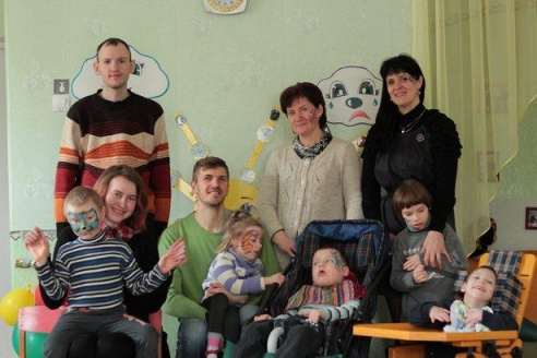 Барановичские волонтеры устроили праздник для ребят с особенностями психофизического развития