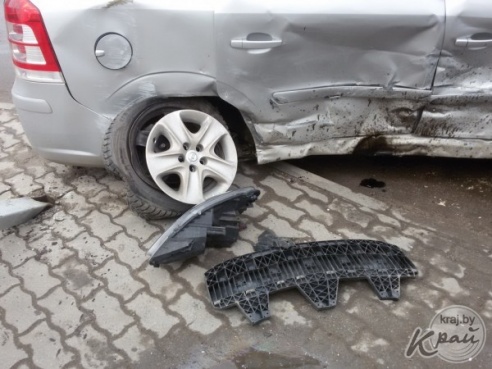 И снова авария на перекрестке у гимназии №6.