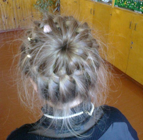 Мамы учеников Барановичской гимназии сделали детям праздничные прически