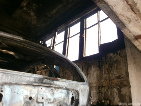 На территории пивзавода горело СТО