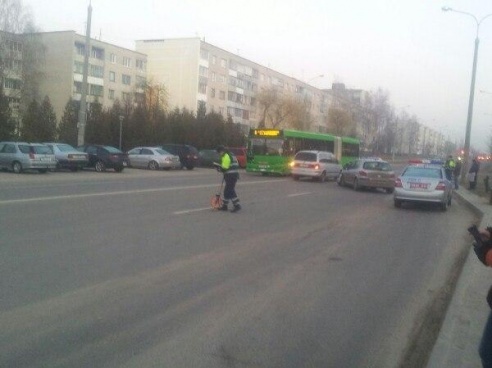 В Барановичах столкнулись автомобиль "Пежо" и городской автобус