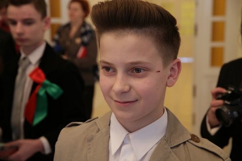 ФОТОФАКТ: Барановичским школьникам вручили паспорта в ЗАГСе