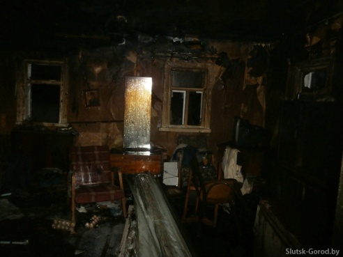 Пожар в деревне Козловичи Слуцкого района: предполагается, что внук задушил бабушку и поджёг дом
