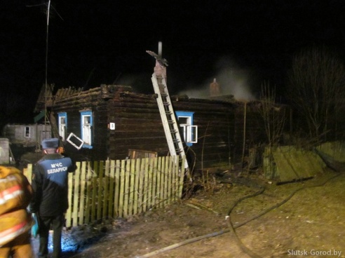 Пожар в деревне Козловичи Слуцкого района: предполагается, что внук задушил бабушку и поджёг дом
