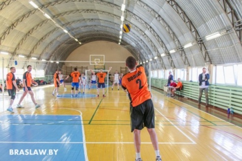 В Браславе провели волейбольный марафон. Команда из Глубокого заняла второе место, браславчане стали четвертыми (ФОТО)