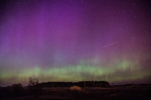 ФОТОФАКТ: В Браславе и Глубоком запечатлели редкое для Беларуси природное явление – северное сияние
