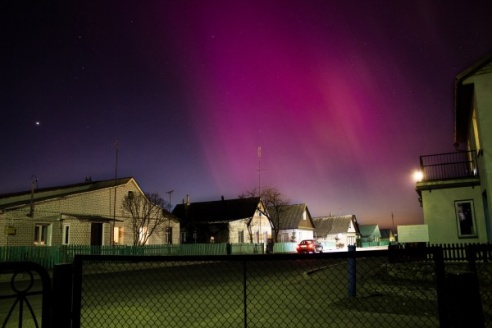 ФОТОФАКТ: В Браславе и Глубоком запечатлели редкое для Беларуси природное явление – северное сияние