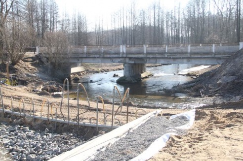 Как реконструируют дамбу на Мышанке в Барановичском районе