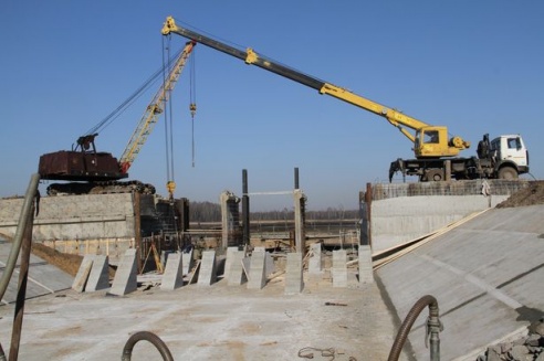 Как реконструируют дамбу на Мышанке в Барановичском районе