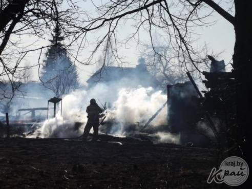 В Вилейском районе пенсионер сжигал мусор. В результате сгорели две дачи и два сарая (ФОТО)