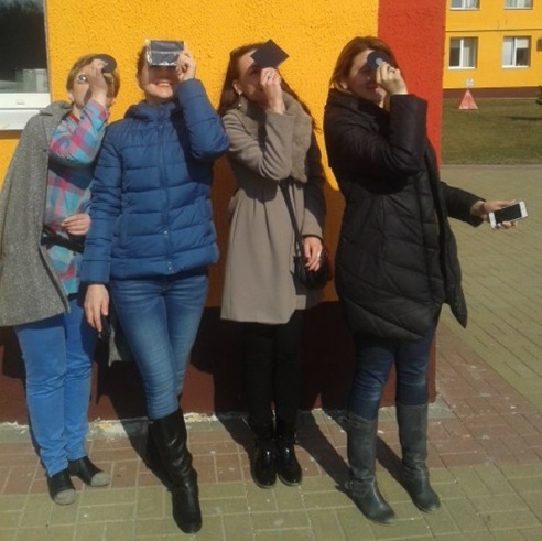 Жители Слуцка наблюдали солнечное затмение