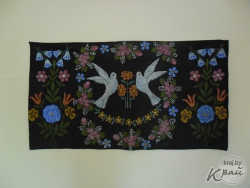 ФОТОРЕПОРТАЖ: Наивное искусство представлено рисованными коврами из Вилейки на выставке в Воложине