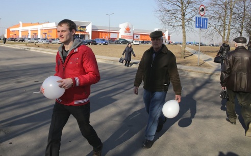 ФОТОФАКТ: В Барановичах открылся торговый центр "Корона"