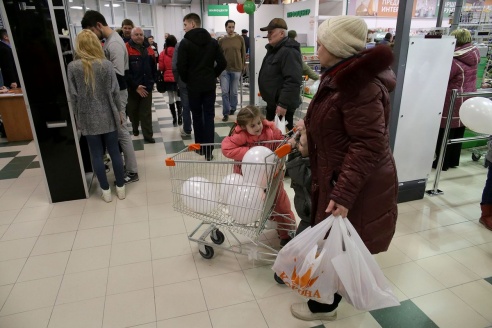 ФОТОФАКТ: В Барановичах открылся торговый центр "Корона"