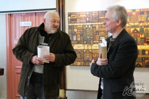 Недосказанность и таинственность – в Вилейке открылась выставка художника-монументалиста Александра Сильвановича (ФОТО)