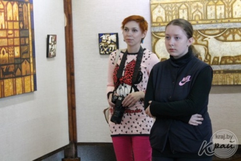 Недосказанность и таинственность – в Вилейке открылась выставка художника-монументалиста Александра Сильвановича (ФОТО)