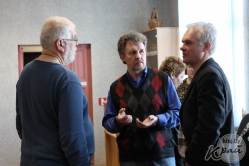 Недосказанность и таинственность – в Вилейке открылась выставка художника-монументалиста Александра Сильвановича (ФОТО)